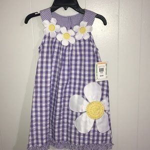 Girl’s sleeveless dress.
